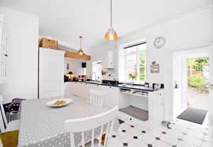 Kitchen/dining room - click for photo gallery